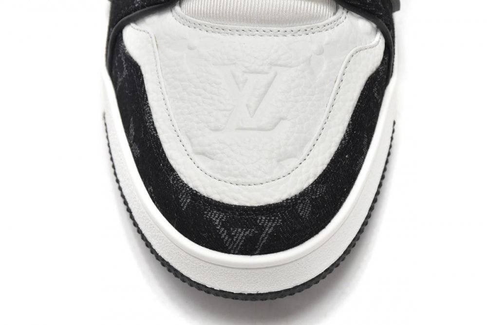 Louis Vuitton Trainer Black And White Cloth Cover