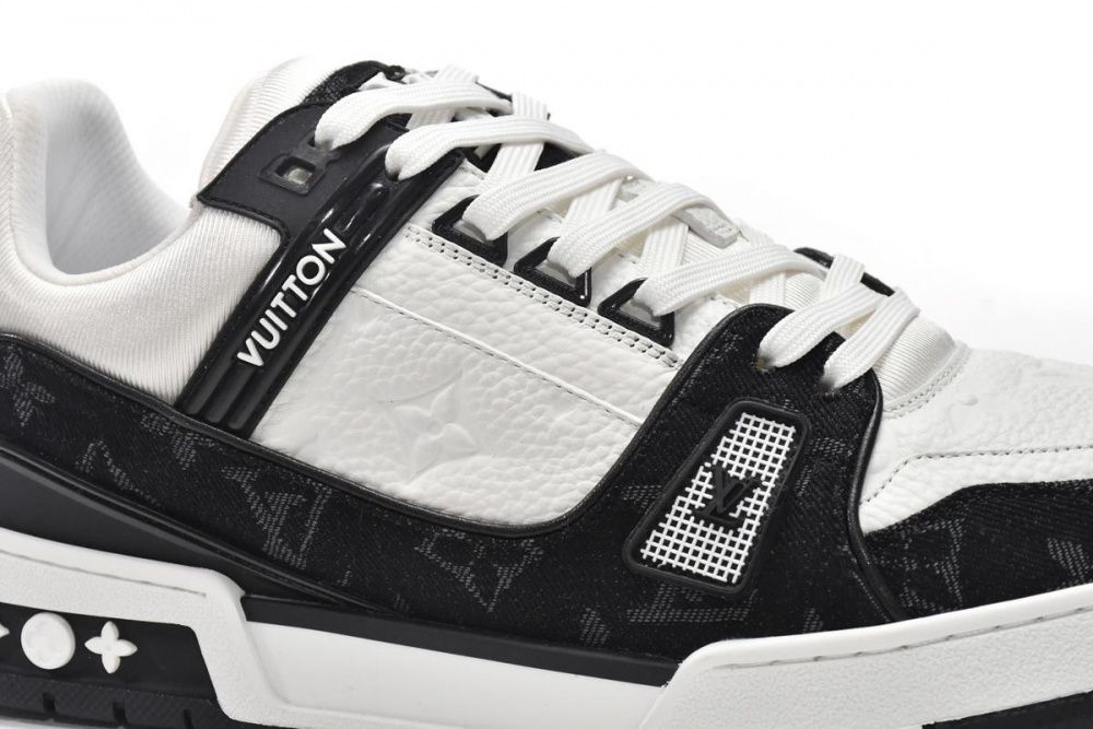 Louis Vuitton Trainer Black And White Cloth Cover