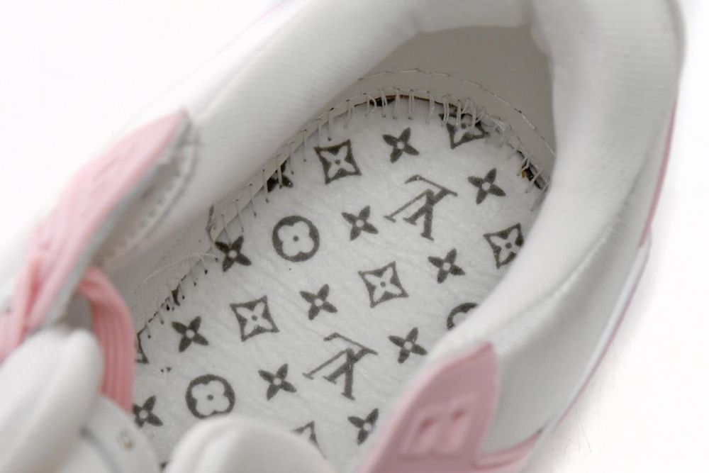 Louis Vuitton Trainer Rose Pink