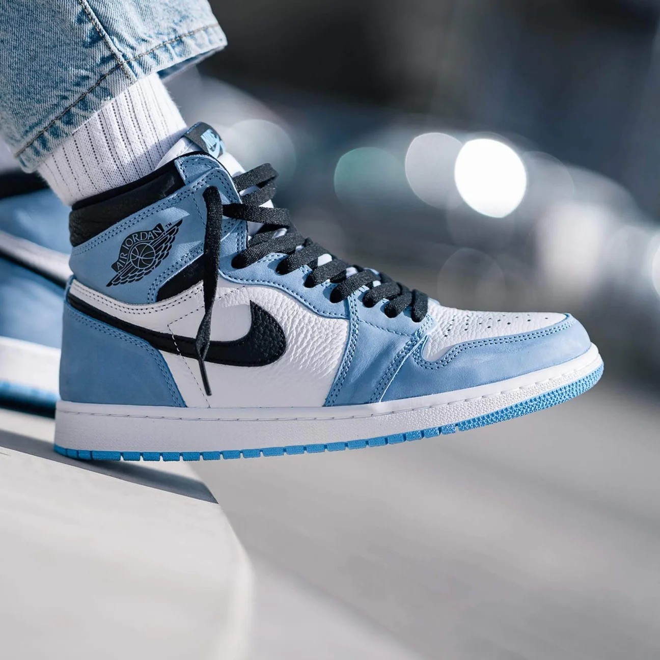 Air Jordan 1 Retro High University Blue