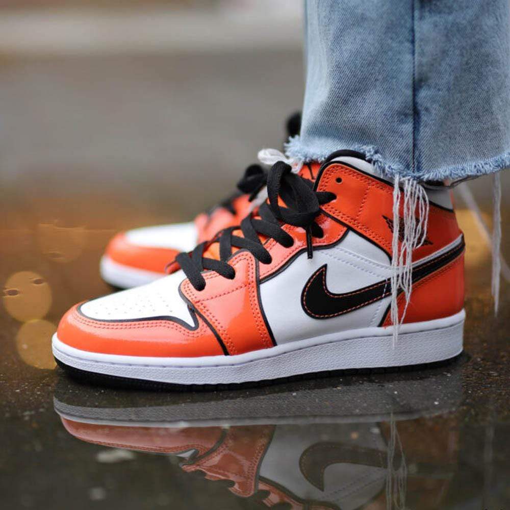 Air Jordan 1 Mid SE “Turf Orange”